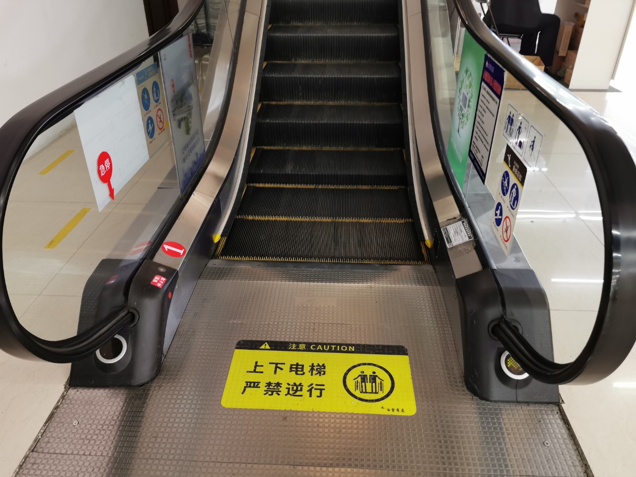 我去查了滁州4大商场的电梯,亲身体验后发现居然还有这些问题!