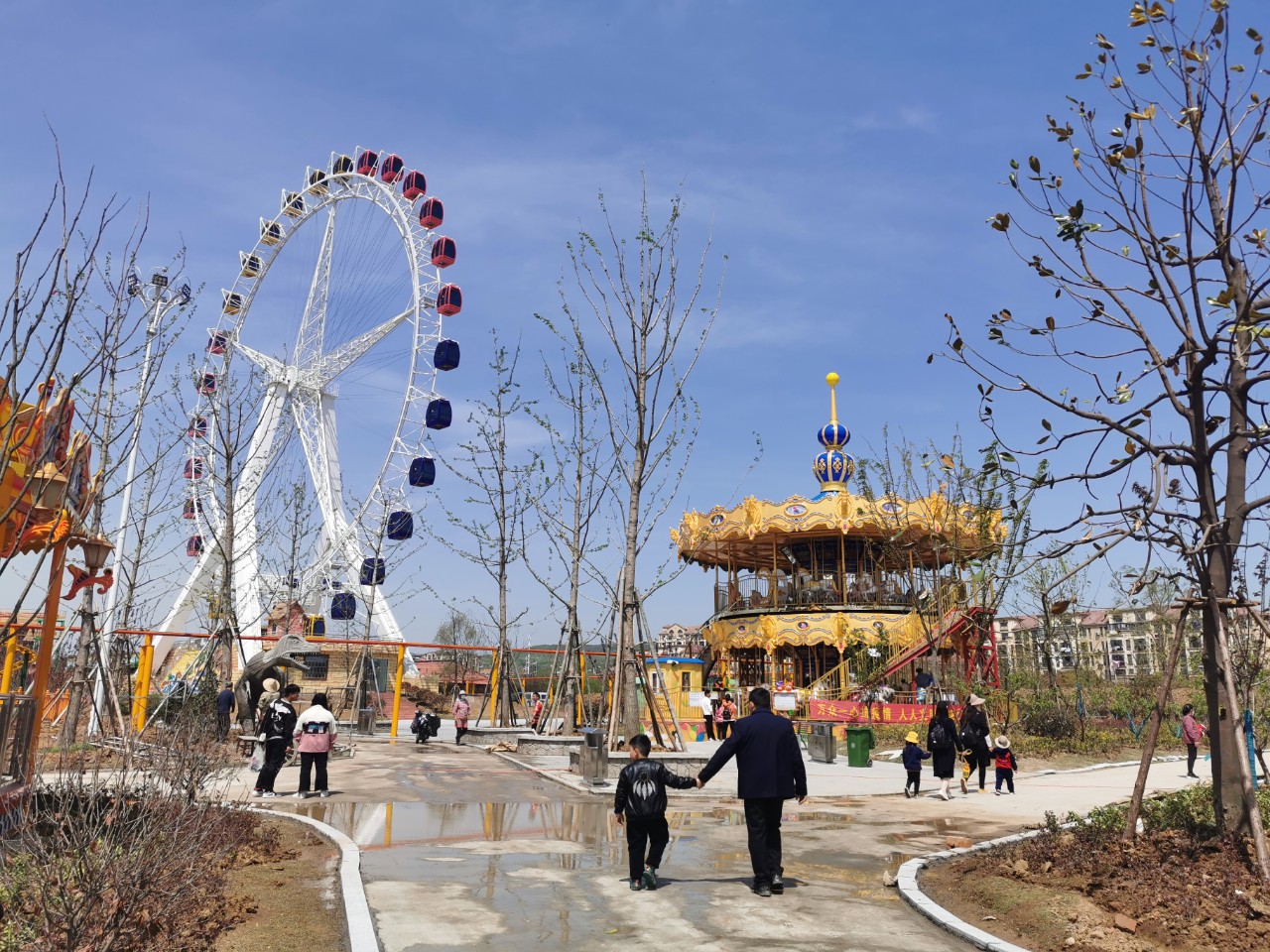 滁州这个游乐场人流还是怪多的开业这么久还是有人在玩老板早就回本了