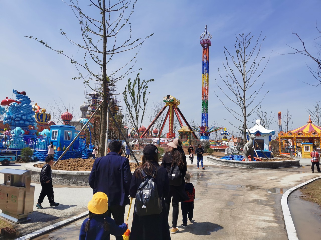 滁州这个游乐场人流还是怪多的开业这么久还是有人在玩老板早就回本了